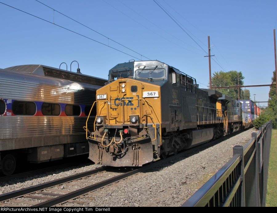 CSX 367 leads Q158